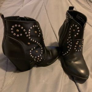 Target Size 7.5 black booties